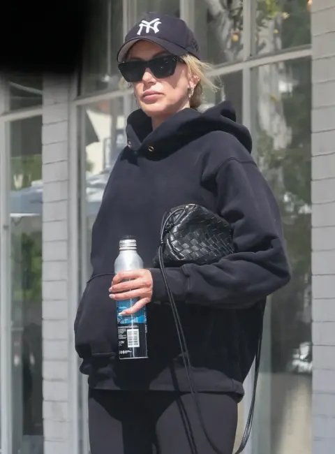 Kimberly Stewart Steps Out After Morning Workout in Studio City Gym 05-23-25