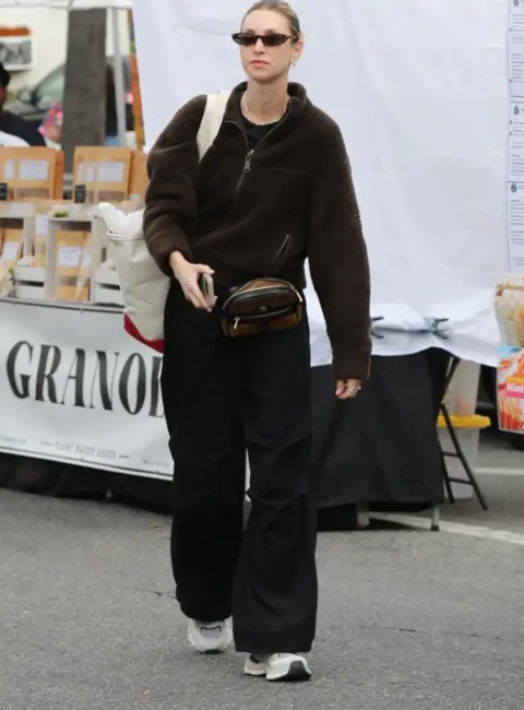 Whitney Port with Iconic Gucci Handbag at Farmer’s Market Stroll 05-25-25 with Iconic Gucci Handbag at Farmer’s Market Stroll 05-25-25