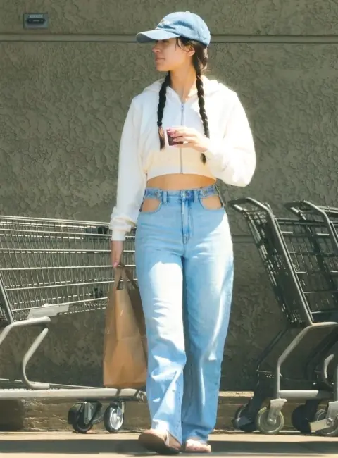 Caylee Cowan’s Casual Stroll: Grocery Shopping in Los Feliz 06-02-25