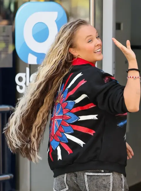 Jojo Siwa Stuns in Stylish Outfit at Capital Breakfast Show 06-02-25