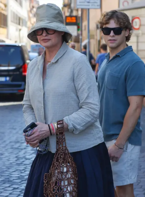 Linda Evangelista’s Dramatic Transformation: Unrecognisable in Rome 07-16-25