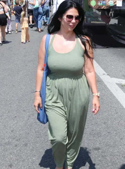 Melissa Niece Smith Goes Shopping at the Studio City Farmer’s Market 07-14-25