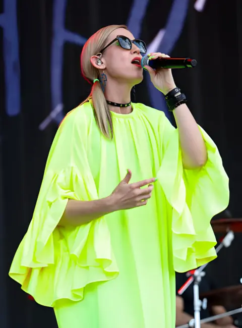 Molly Guldemond (of Mother Mother) – Performs Live on Stage During the 5th Lollapalooza Paris Festival in Paris, France 07-19-25