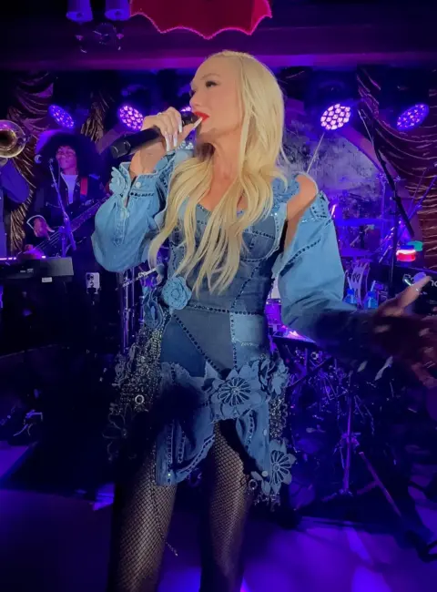 Gwen Stefani – Delivers Intimate Performance During Private Show in Long Island 08-30-2025