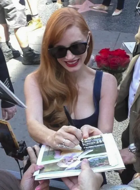 Jessica Chastain Excites Fans in Hollywood Before Walk of Fame Honors 09-04-2025