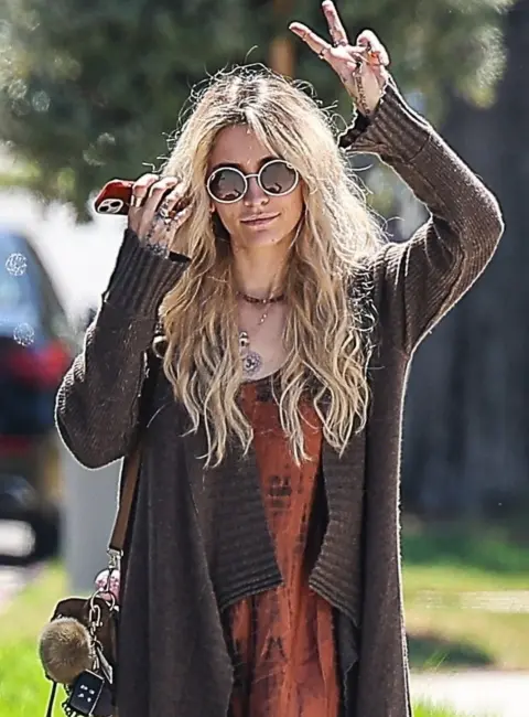 Paris Jackson Spreads Peace Vibes on LA Streets 09-03-2025