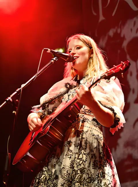 Paris Paloma – Performs on Stage at Hoxton Hall in London, England 08-31-2025