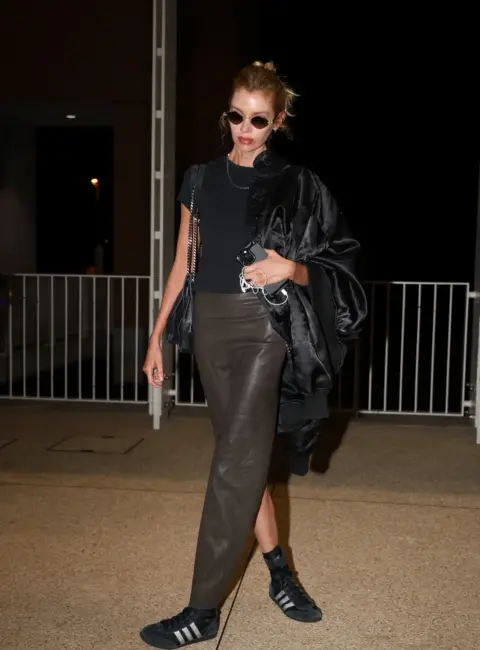 Stella Maxwell Stuns in Venice 09-02-2025