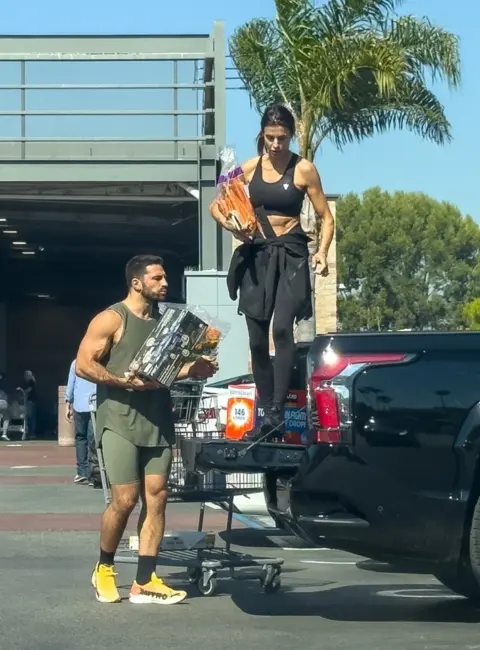 Elisabetta Canalis Spotted Grocery Shopping with Boyfriend at Costco 10-22-2025
