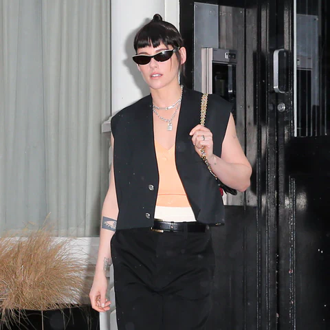 Kristen Stewart Spotted Exiting Her NYC Loft 12-02-2025