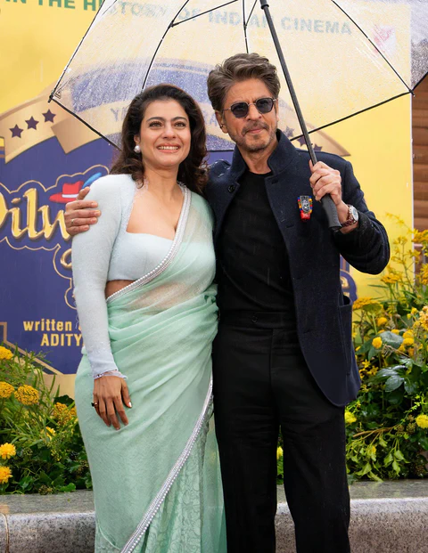 Shah Rukh Khan and Kajol Devgan Pose as a New Bronze Statue of Shah Rukh Khan and Kajol is Unveiled at the Diwali Dulhania Le Jayenge ‘Scenes In The Square’ Statue Launch in Leicester Square in London, England 12-04-2025
